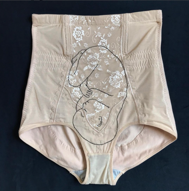 culotte haute avec dessin d'un bébé