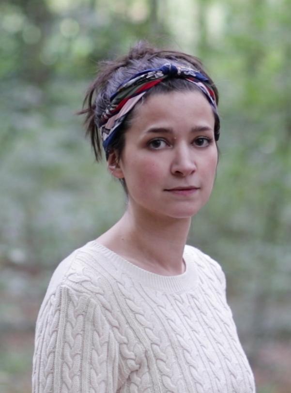 Portrait de Caroline Prévinaire en pleine nature